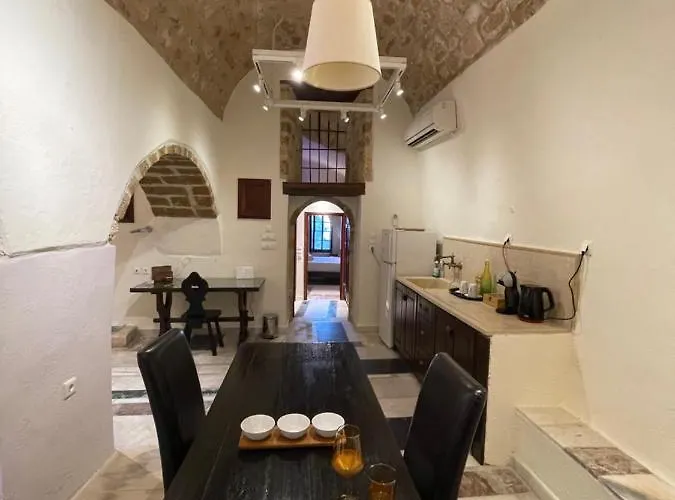 וילה Astrolithos Castle